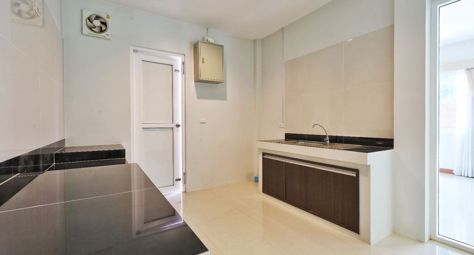 Casa en venta de 4 habitaciones en Pak Kret, Nonthaburi