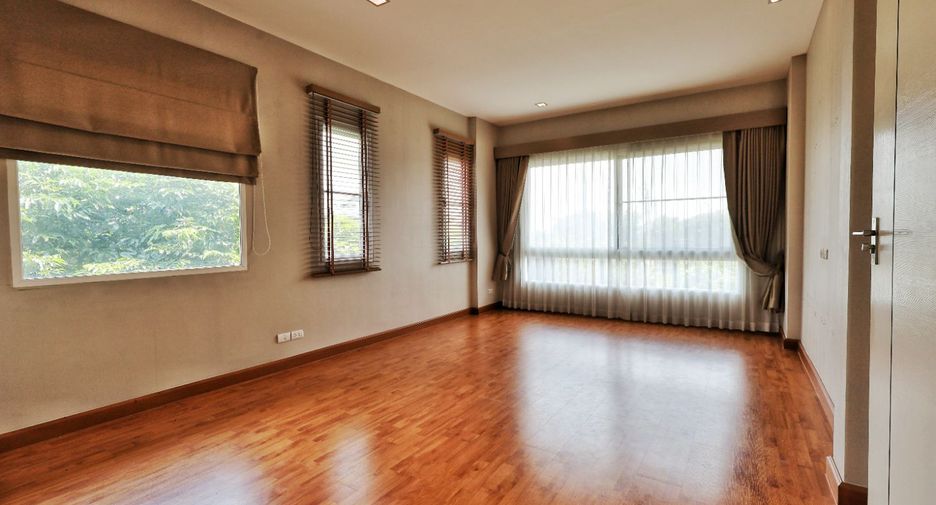 Casa en venta de 4 habitaciones en Pak Kret, Nonthaburi