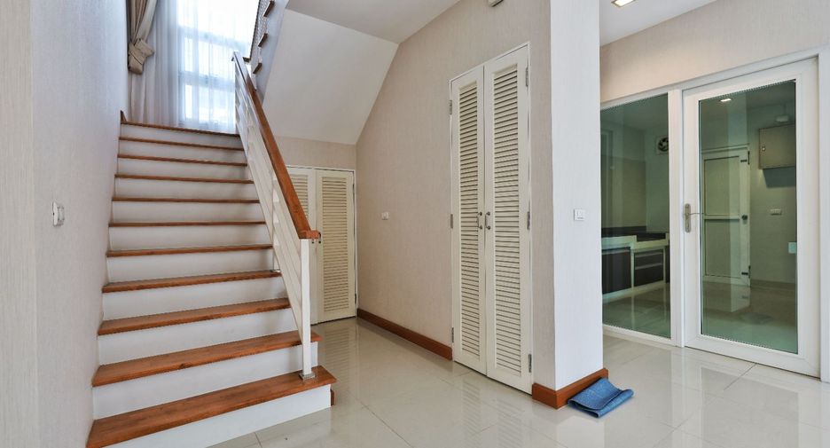 Casa en venta de 4 habitaciones en Pak Kret, Nonthaburi