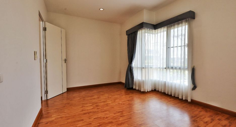 Casa en venta de 4 habitaciones en Pak Kret, Nonthaburi