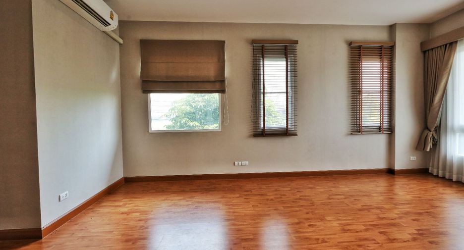 Casa en venta de 4 habitaciones en Pak Kret, Nonthaburi