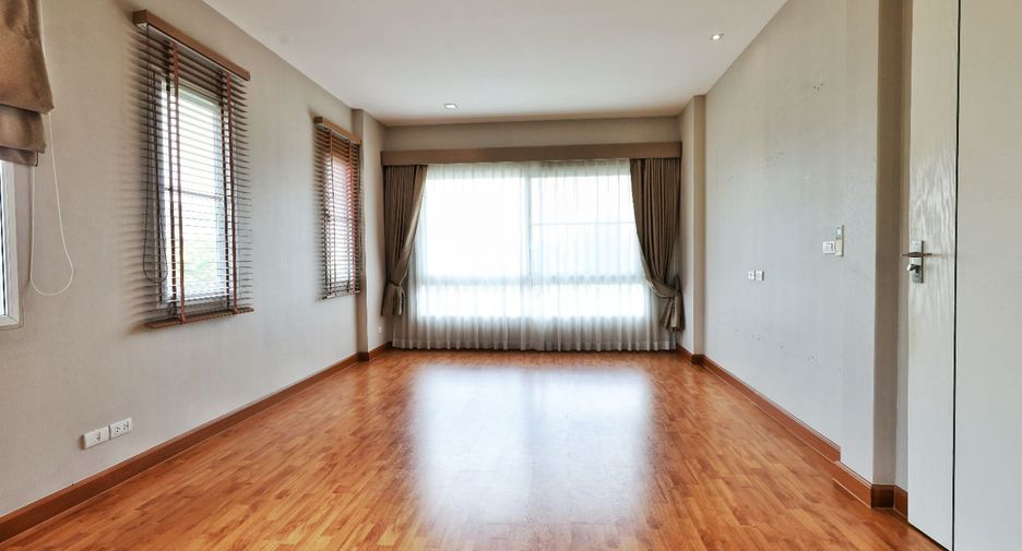 Casa en venta de 4 habitaciones en Pak Kret, Nonthaburi