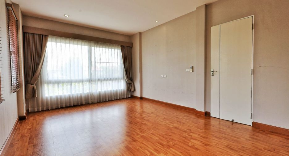 Casa en venta de 4 habitaciones en Pak Kret, Nonthaburi