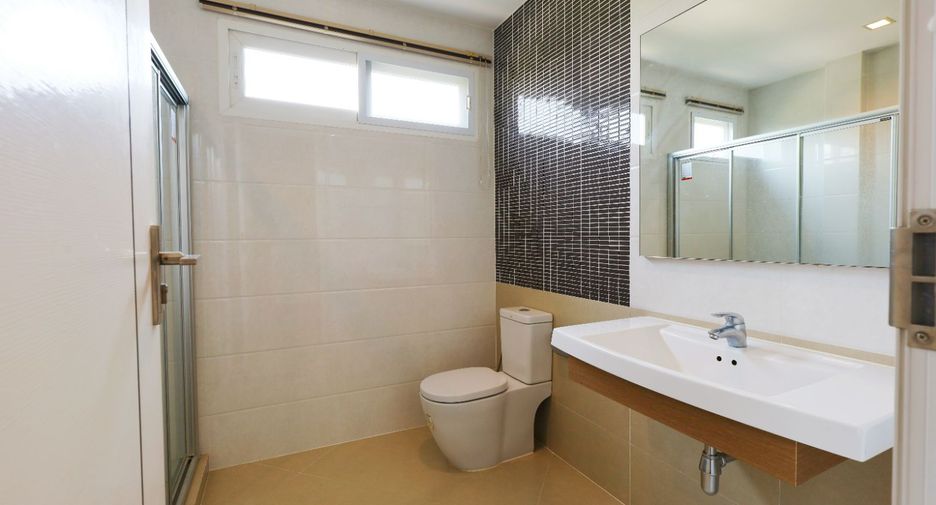 Casa en venta de 4 habitaciones en Pak Kret, Nonthaburi