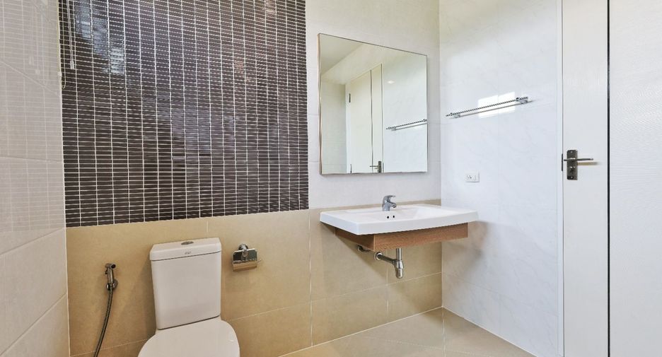 Casa en venta de 4 habitaciones en Pak Kret, Nonthaburi