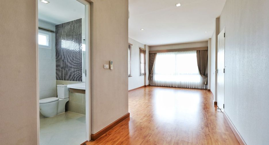 Casa en venta de 4 habitaciones en Pak Kret, Nonthaburi