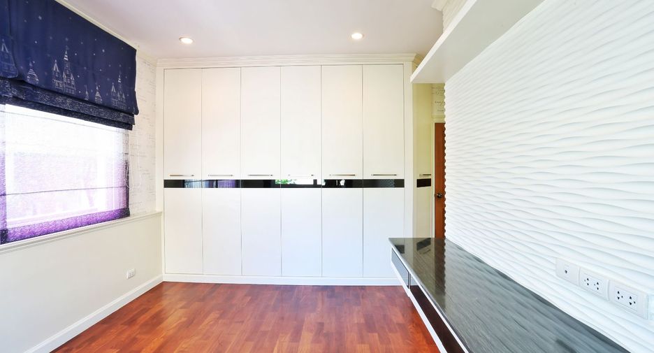 For sale 4 bedrooms house in Bang Kruai, Nonthaburi