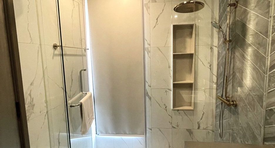 For sale 3 ベッドルーム condo in Khlong Toei, Bangkok