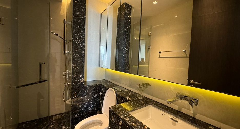 For rent 2 bedrooms condo in Khlong Toei, Bangkok