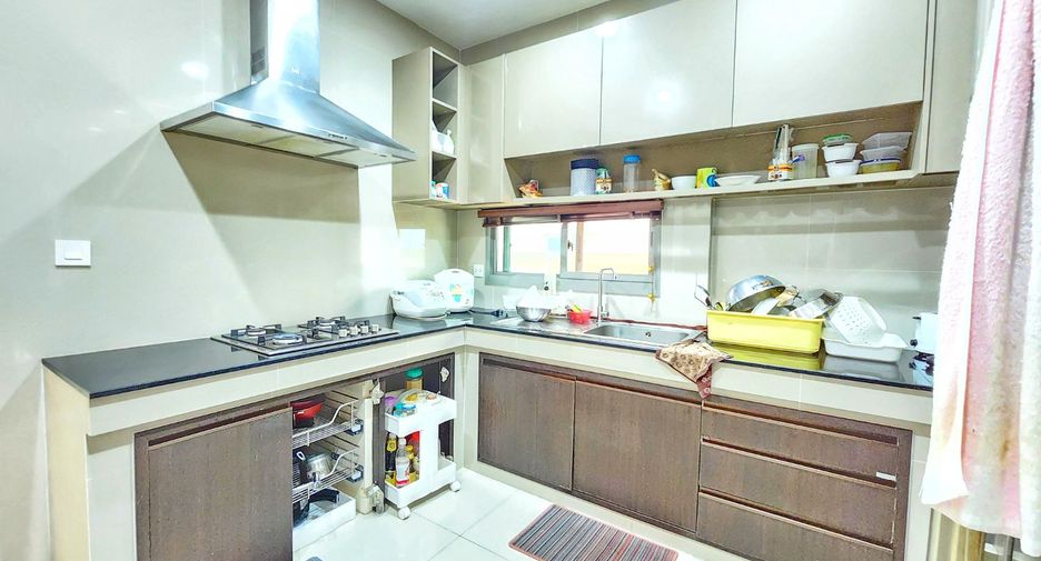 For sale 4 bedrooms house in Taling Chan, Bangkok