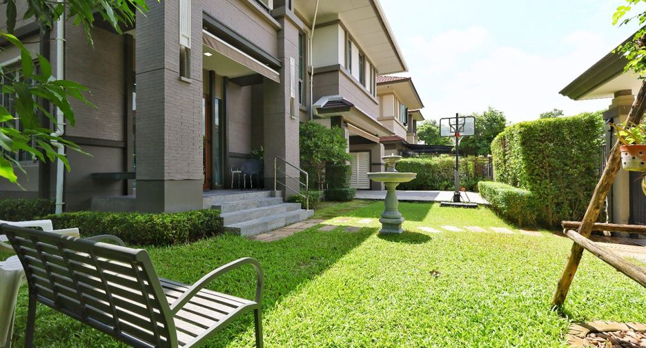 For sale 4 bedrooms house in Taling Chan, Bangkok