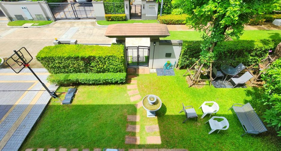 For sale 4 bedrooms house in Taling Chan, Bangkok
