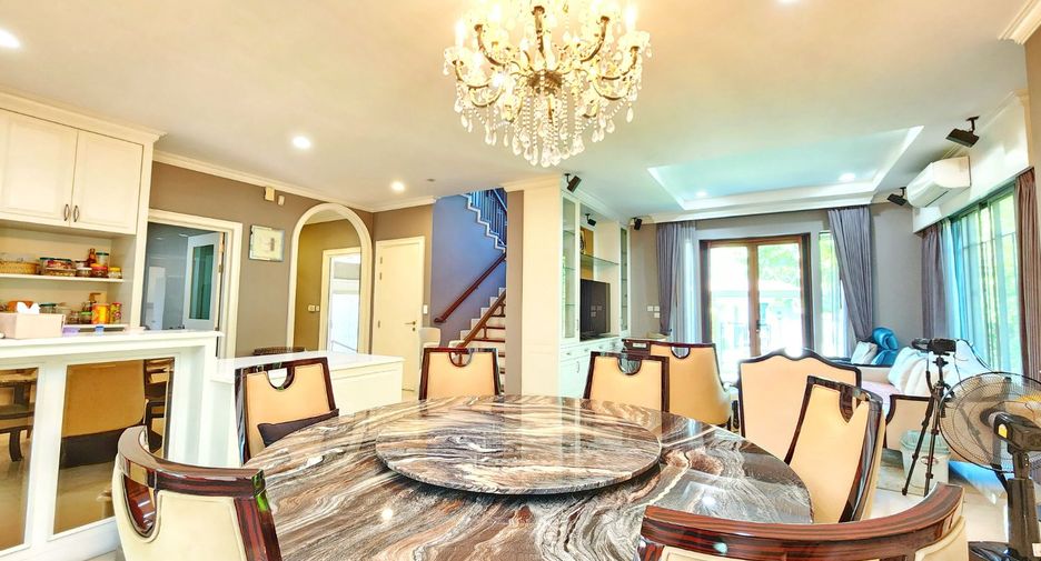 For sale 4 bedrooms house in Taling Chan, Bangkok