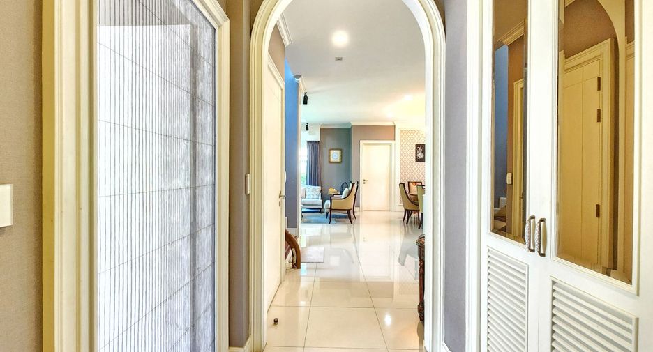 For sale 4 bedrooms house in Taling Chan, Bangkok