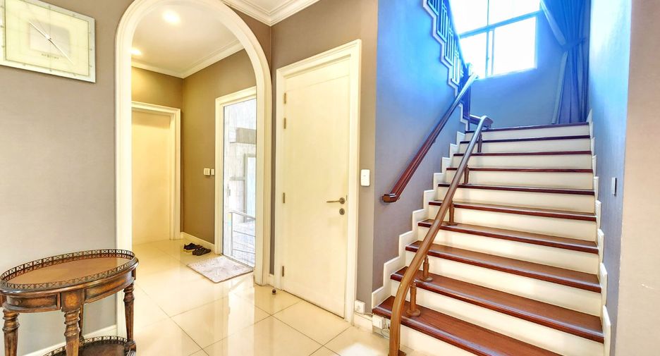 For sale 4 bedrooms house in Taling Chan, Bangkok