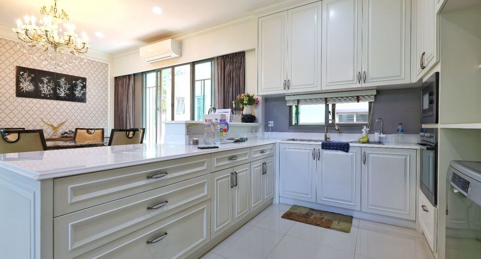 For sale 4 bedrooms house in Taling Chan, Bangkok