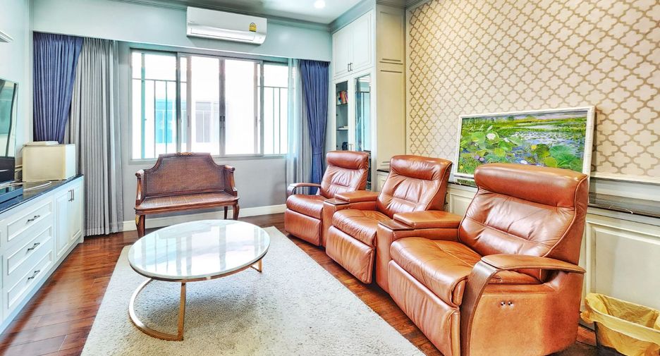 For sale 4 bedrooms house in Taling Chan, Bangkok
