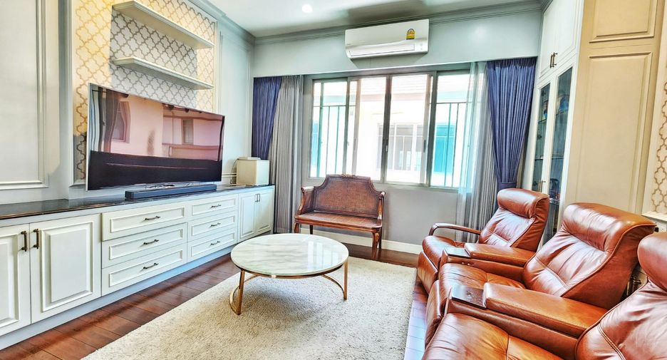 For sale 4 bedrooms house in Taling Chan, Bangkok