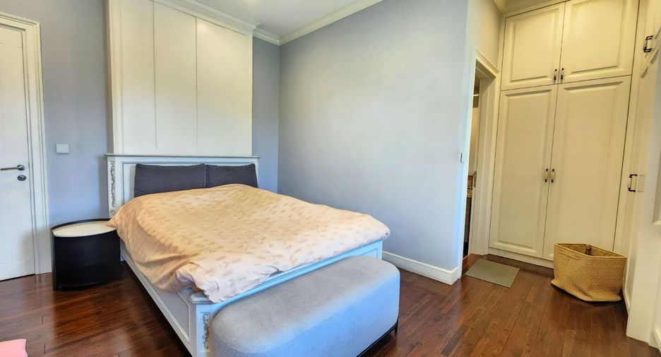 For sale 4 bedrooms house in Taling Chan, Bangkok