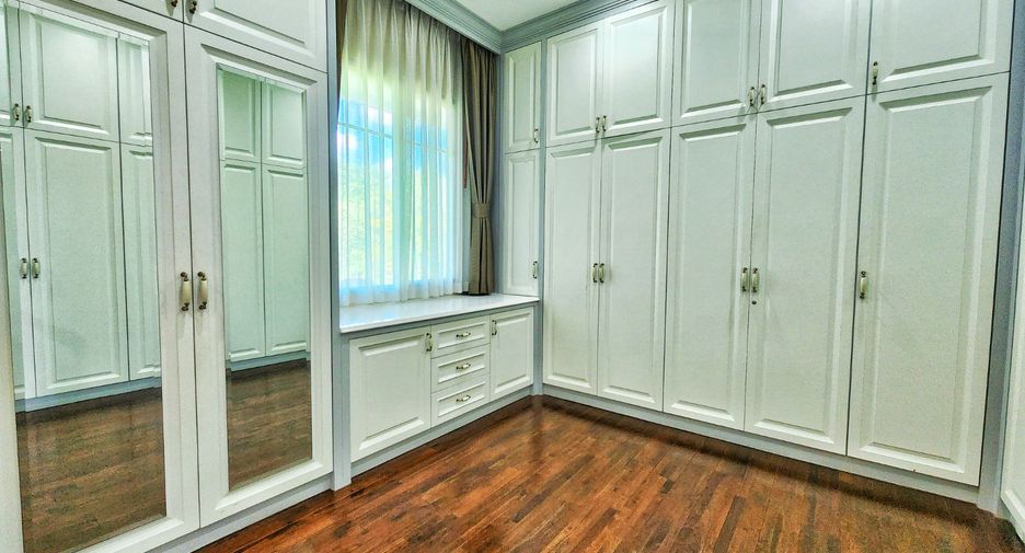 For sale 4 bedrooms house in Taling Chan, Bangkok