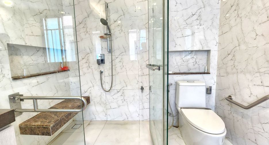 For sale 4 bedrooms house in Taling Chan, Bangkok