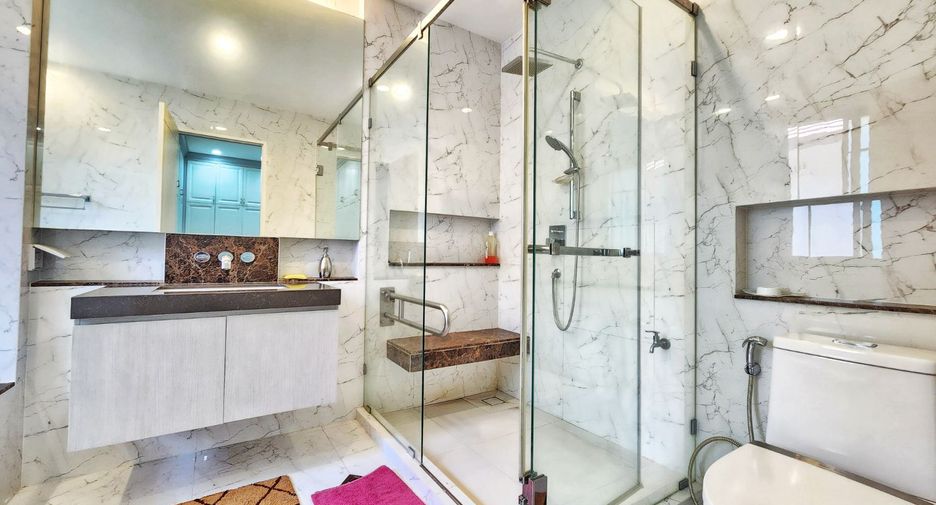 For sale 4 bedrooms house in Taling Chan, Bangkok