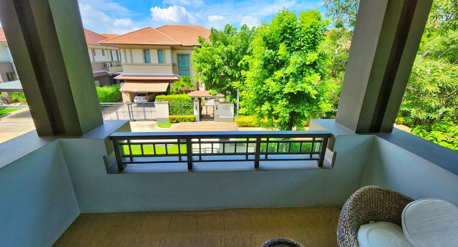 For sale 4 bedrooms house in Taling Chan, Bangkok