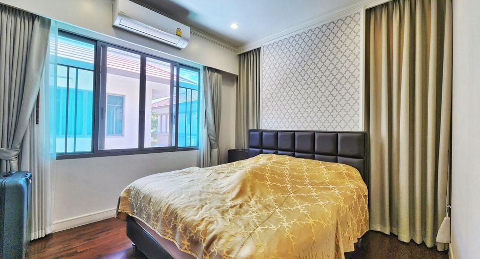 For sale 4 bedrooms house in Taling Chan, Bangkok