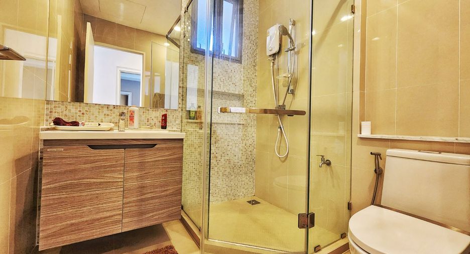 For sale 4 bedrooms house in Taling Chan, Bangkok