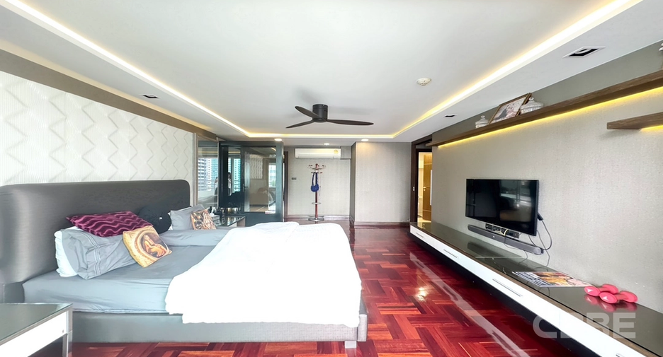 For sale 4 bedrooms condo in Khlong Toei, Bangkok