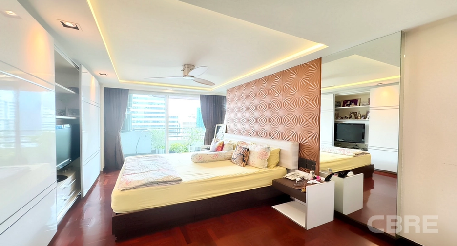 For sale 4 bedrooms condo in Khlong Toei, Bangkok