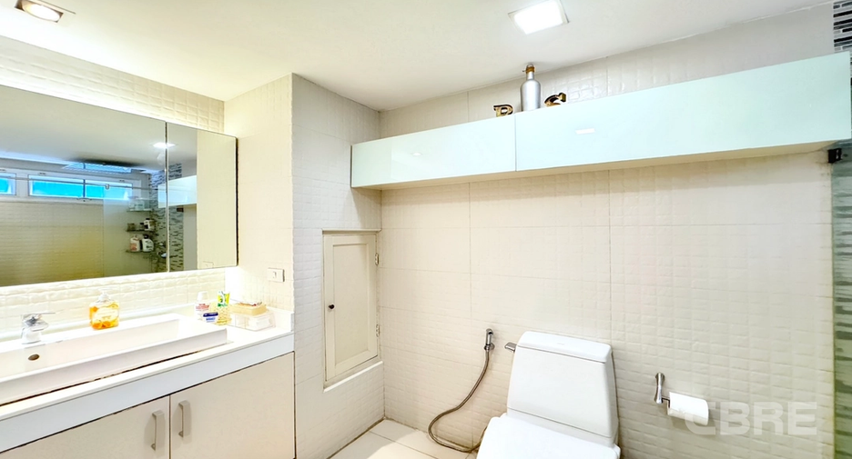 For sale 4 bedrooms condo in Khlong Toei, Bangkok