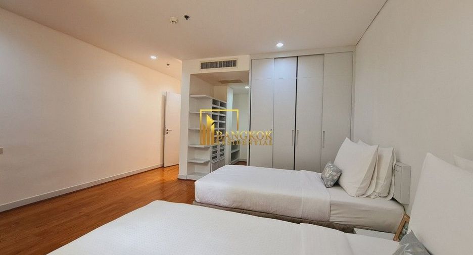 For rent 3 bedrooms apartment in Watthana, Bangkok