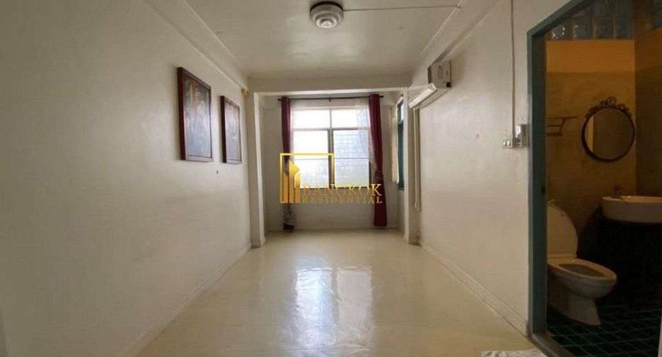 Casa en alquiler de 4 habitaciones en Khlong Toei, Bangkok