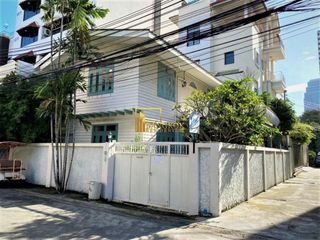 Casa en alquiler de 4 habitaciones en Khlong Toei, Bangkok