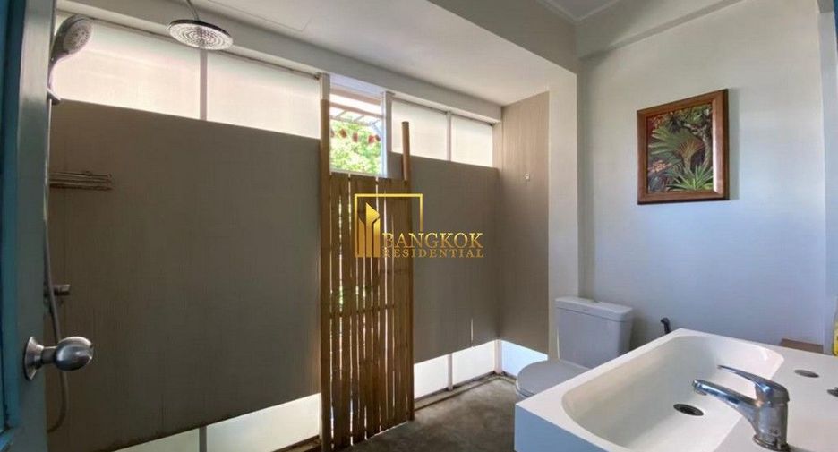 Casa en alquiler de 4 habitaciones en Khlong Toei, Bangkok