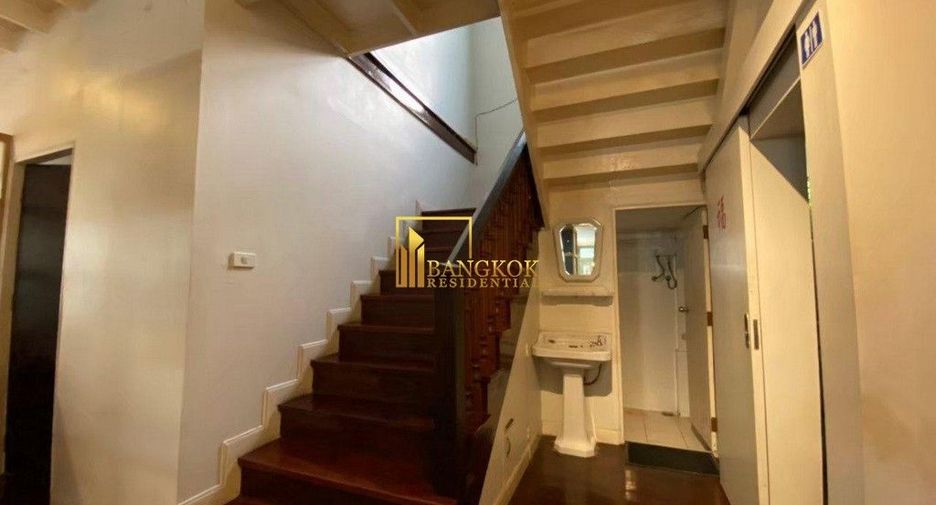 Casa en alquiler de 4 habitaciones en Khlong Toei, Bangkok