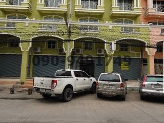 For sale 4 bedrooms retail Space in Lat Krabang, Bangkok