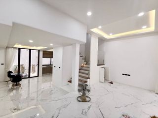 For sale 4 bedrooms townhouse in Watthana, Bangkok