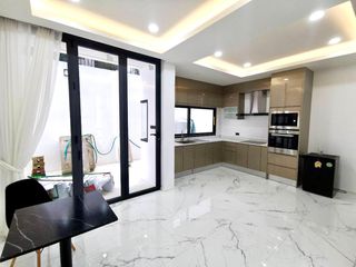 For sale 4 bedrooms townhouse in Watthana, Bangkok