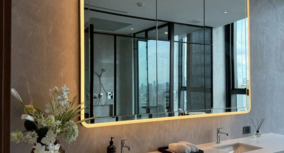 For sale 4 bedrooms condo in Khlong Toei, Bangkok
