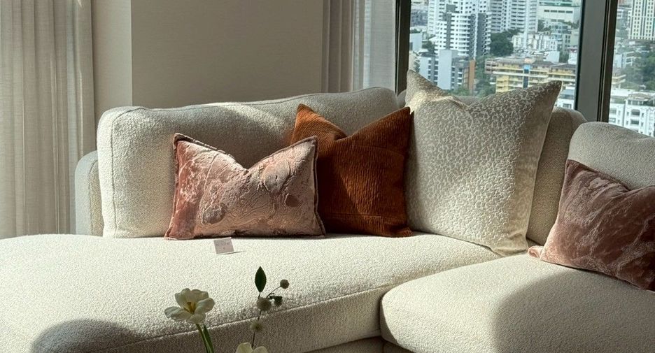 For sale 4 bedrooms condo in Khlong Toei, Bangkok