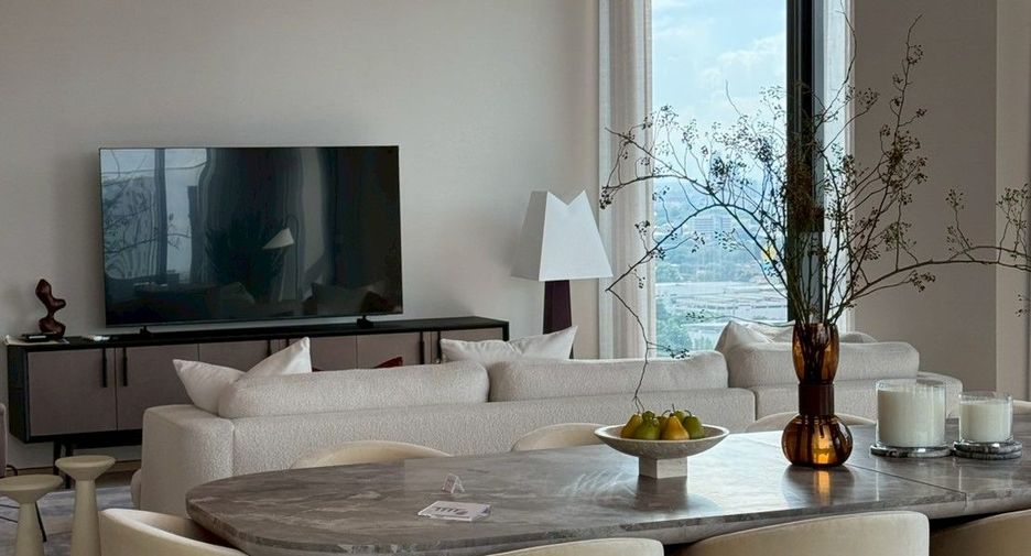 For sale 4 bedrooms condo in Khlong Toei, Bangkok
