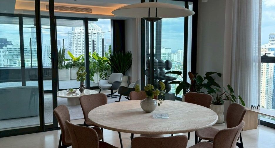 For sale 4 bedrooms condo in Khlong Toei, Bangkok