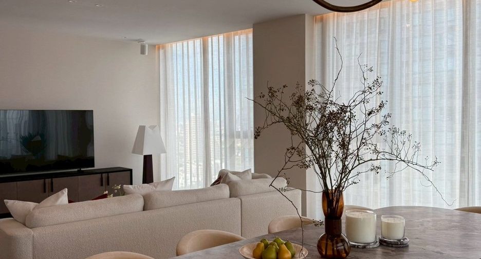 For sale 4 bedrooms condo in Khlong Toei, Bangkok
