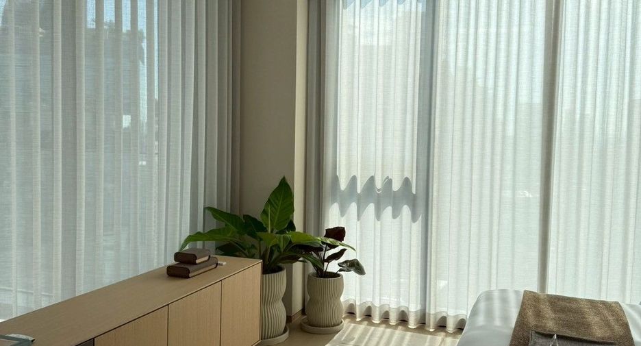 For sale 4 bedrooms condo in Khlong Toei, Bangkok