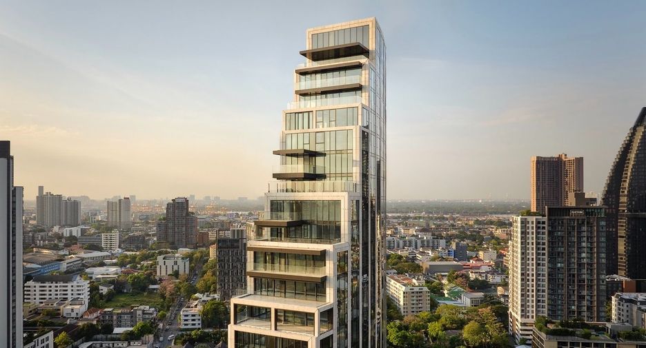 For sale 4 bedrooms condo in Khlong Toei, Bangkok