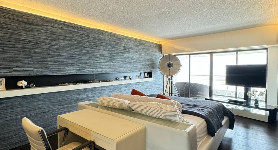 For rent 2 bedrooms condo in Bang Lamung, Chonburi
