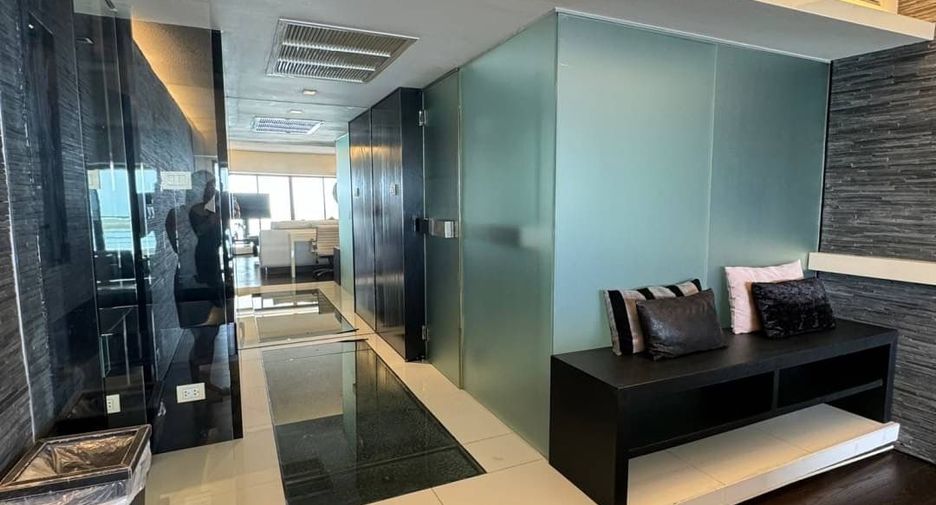 For rent 2 bedrooms condo in Bang Lamung, Chonburi