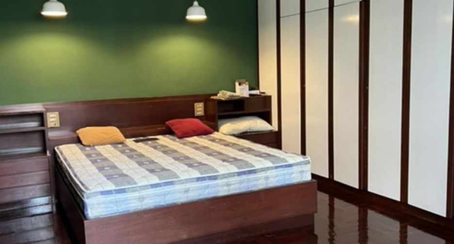 For rent 3 bedrooms house in Watthana, Bangkok